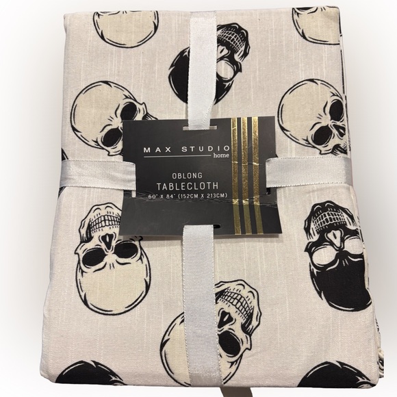 MAX STUDIO NWT 100% cotton glow in the dark skull tablecloth -60x84 -black/white - Picture 1 of 2